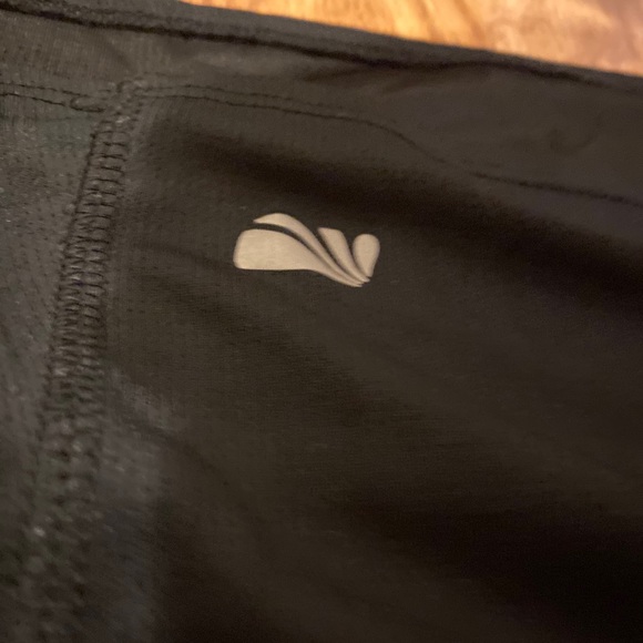 Athletic top for women - Picture 3 of 3